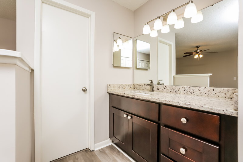 2,225/Mo, 4406 Suntree Blvd Orlando, FL 32817 Main Bathroom View