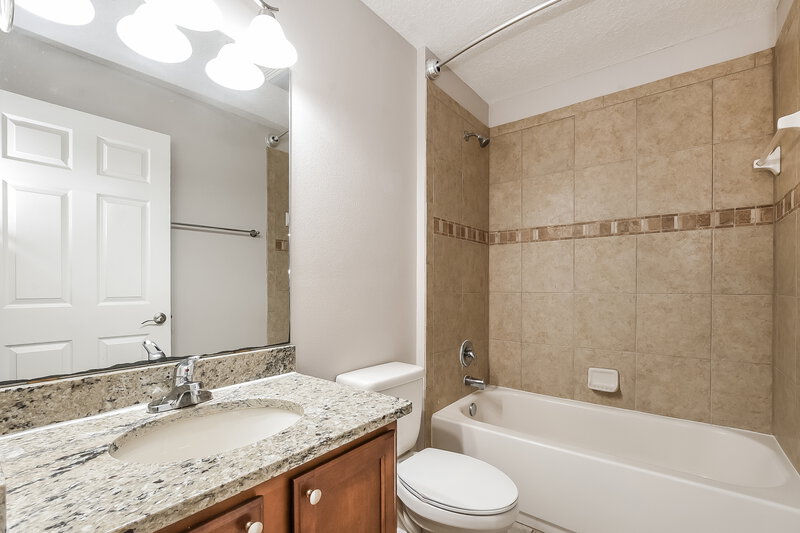 1,860/Mo, 348 Ashton Woods Ln Leesburg, FL 34748 Bathroom View