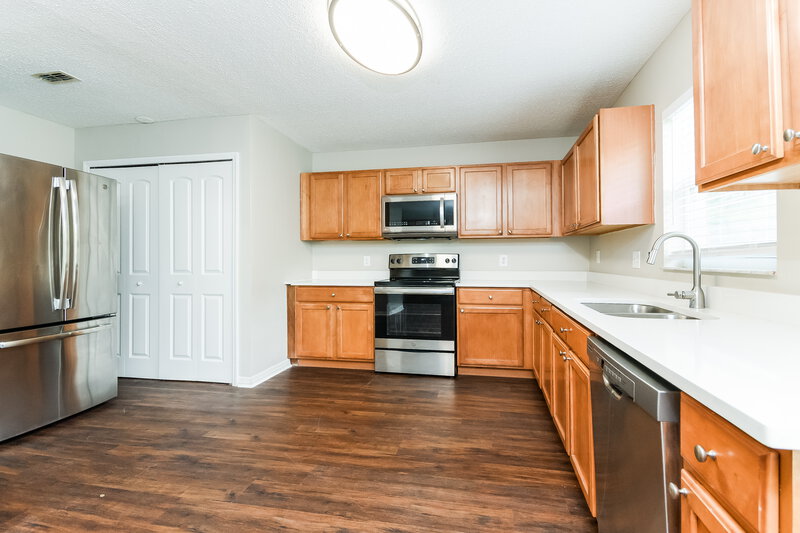 2,425/Mo, 2015 Country Brook Ave Clermont, FL 34711 Kitchen View 2