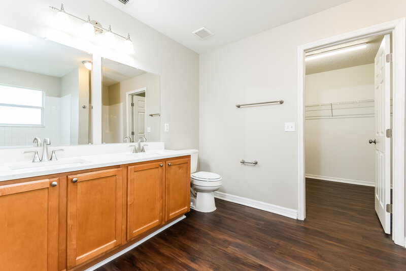 2,425/Mo, 2015 Country Brook Ave Clermont, FL 34711 Main Bathroom View