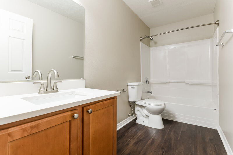 2,425/Mo, 2015 Country Brook Ave Clermont, FL 34711 Bathroom View