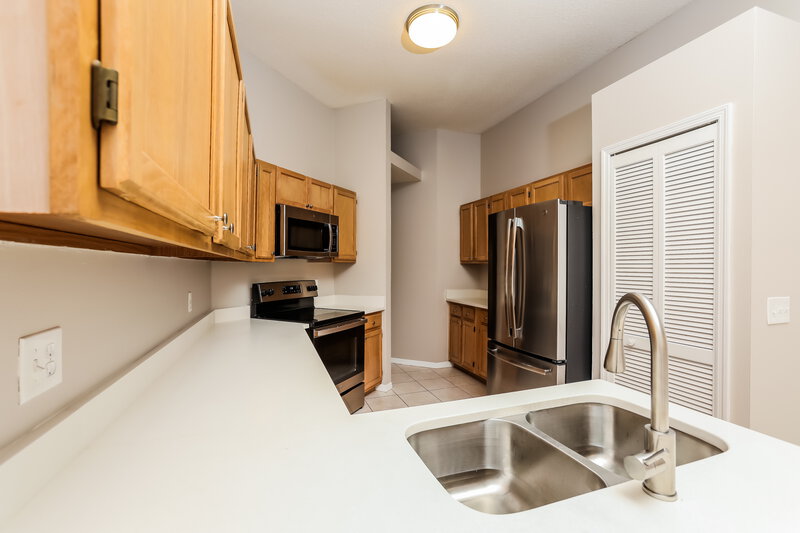 1,965/Mo, 2523 Dovetail Dr Ocoee, FL 34761 Kitchen View 2