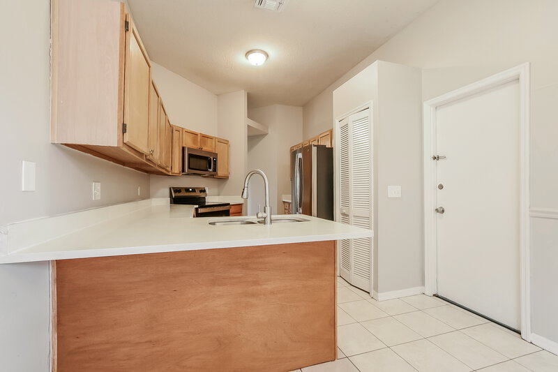 2,320/Mo, 2523 Dovetail Dr Ocoee, FL 34761 Kitchen View