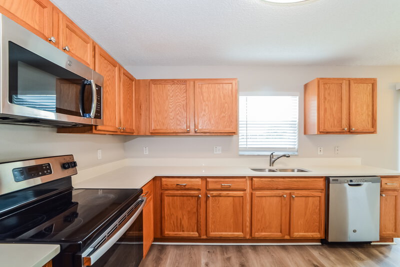 2,775/Mo, 582 Southridge Rd Clermont, FL 34711 Kitchen View 2