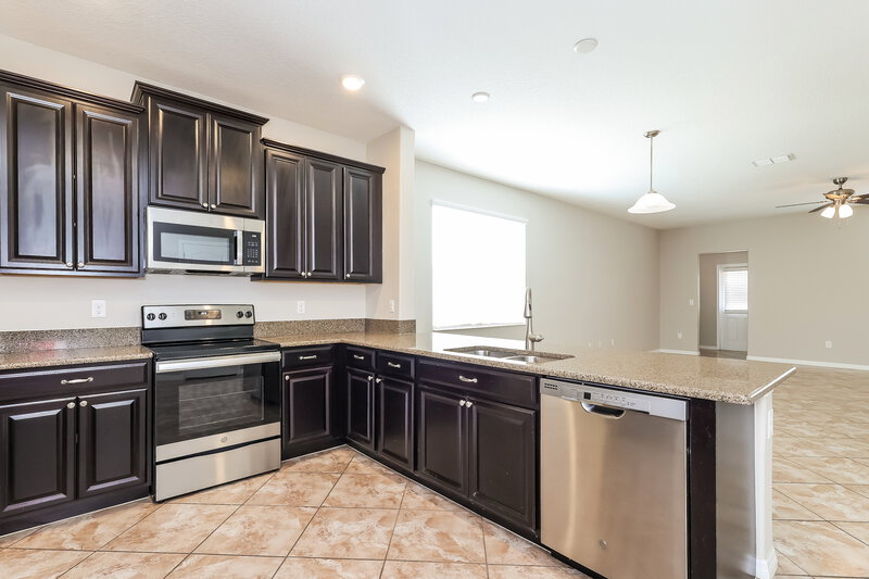 2,390/Mo, 6810 Little Blue Ln Harmony, FL 34773 Kitchen View