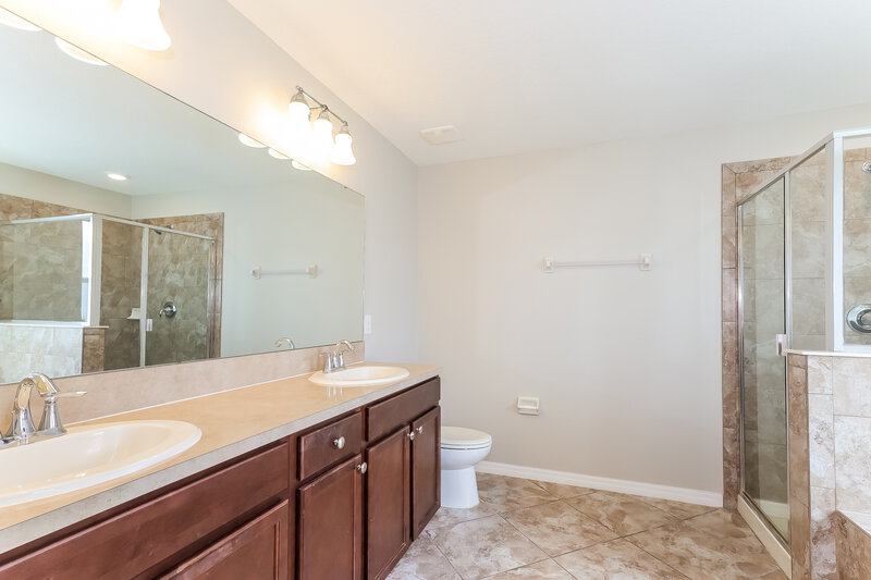 2,390/Mo, 6810 Little Blue Ln Harmony, FL 34773 Main Bathroom View