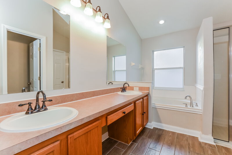2,420/Mo, 16813 Rising Star Dr Clermont, FL 34714 Main Bathroom View