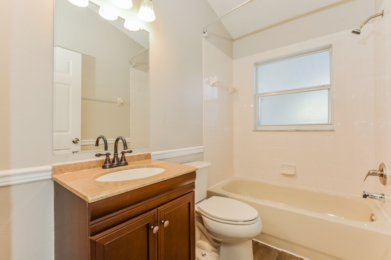 2,420/Mo, 16813 Rising Star Dr Clermont, FL 34714 Bathroom View