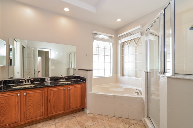 2,380/Mo, 14527 Huntcliff Park Way Orlando, FL 32824 Main Bathroom View