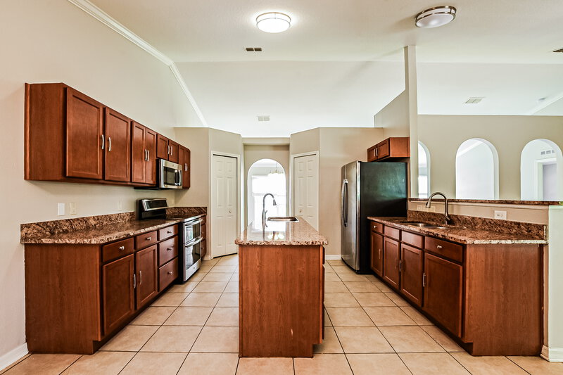 2,475/Mo, 801 Clear Brook Ct Fruitland Park, FL 34731 Kitchen View