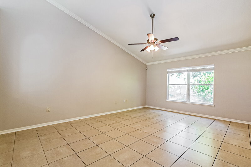 2,475/Mo, 801 Clear Brook Ct Fruitland Park, FL 34731 Family Room View 2