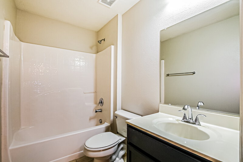 2,475/Mo, 801 Clear Brook Ct Fruitland Park, FL 34731 Bathroom View