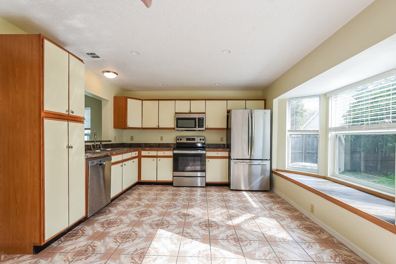 2,140/Mo, 9474 Chandon Dr Orlando, FL 32825 Kitchen View