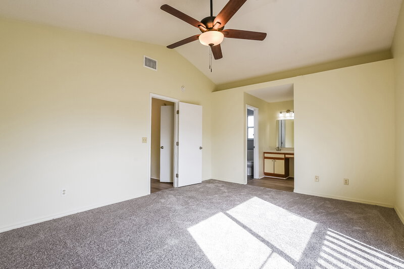 2,140/Mo, 9474 Chandon Dr Orlando, FL 32825 Main Bedroom View 2