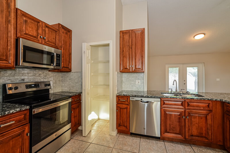 2,140/Mo, 11248 Cypress Leaf Dr Orlando, FL 32825 Kitchen View 2