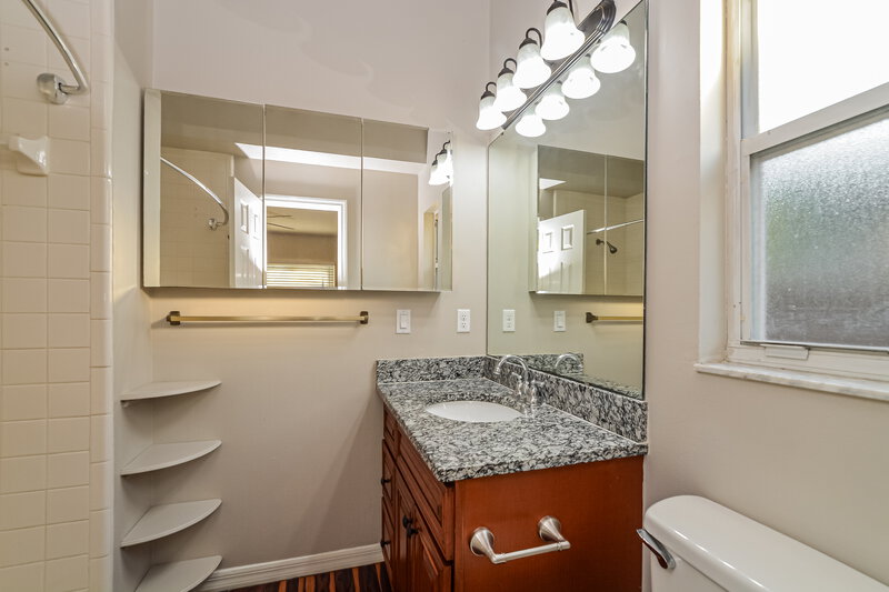 2,140/Mo, 11248 Cypress Leaf Dr Orlando, FL 32825 Main Bathroom View