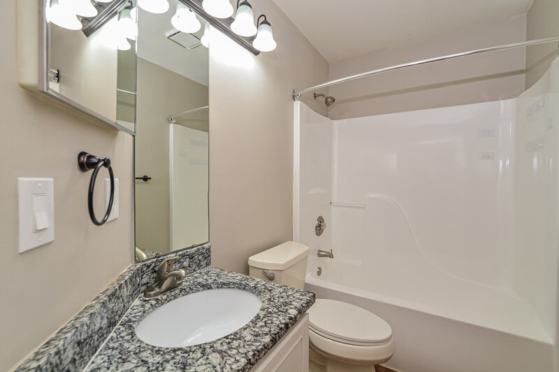 2,140/Mo, 11248 Cypress Leaf Dr Orlando, FL 32825 Bathroom View