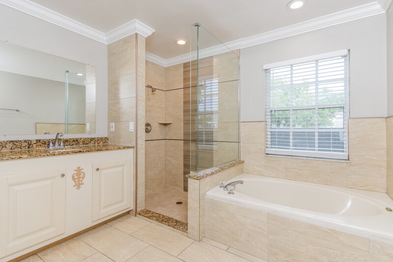 2,745/Mo, 2708 Ashley Ct Kissimmee, FL 34743 Main Bathroom View