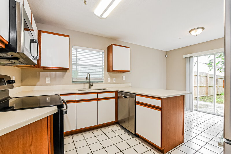2,505/Mo, 3363 Hamlet Loop Winter Park, FL 32792 Kitchen View