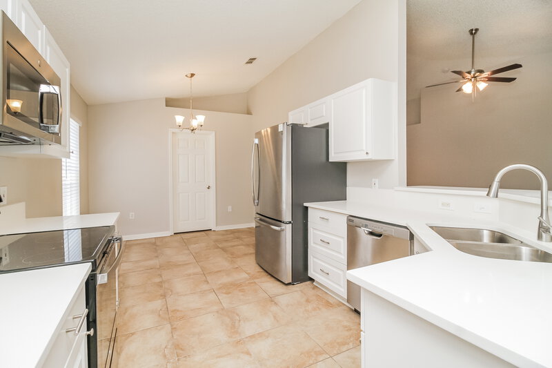 3,340/Mo, 545 Wekiva Bluff St Apopka, FL 32712 Kitchen View 2