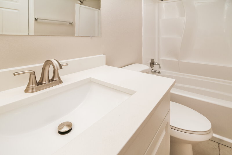 3,340/Mo, 545 Wekiva Bluff St Apopka, FL 32712 Bathroom View 2