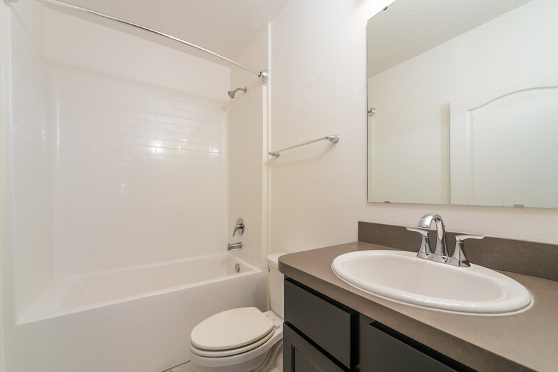 2,030/Mo, 2292 Canyon Breeze Ave Kissimmee, FL 34746 Bathroom View