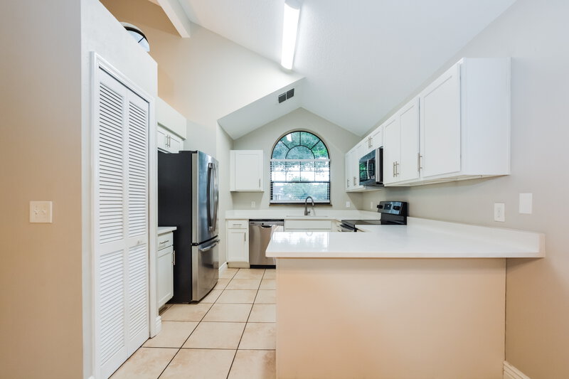2,480/Mo, 3873 Waterview Loop Winter Park, FL 32792 Kitchen View
