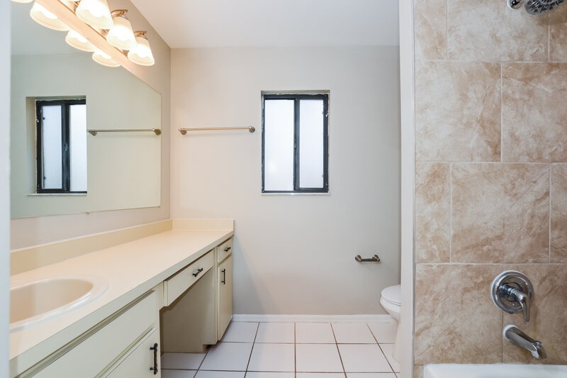 2,480/Mo, 3873 Waterview Loop Winter Park, FL 32792 Bathroom View