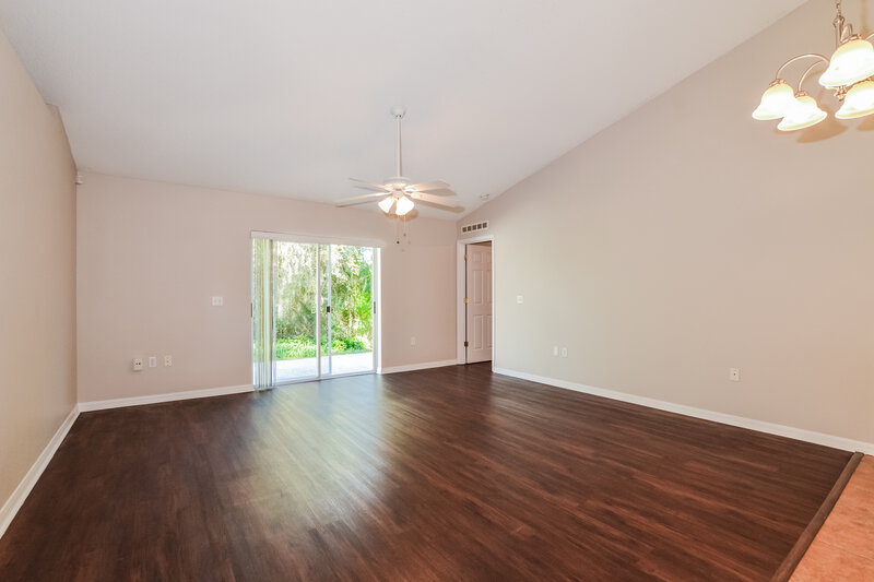 1,740/Mo, 499 Katherwood Ct Deltona, FL 32738 Living Room View 2