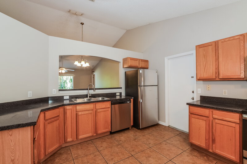 1,740/Mo, 499 Katherwood Ct Deltona, FL 32738 Kitchen View