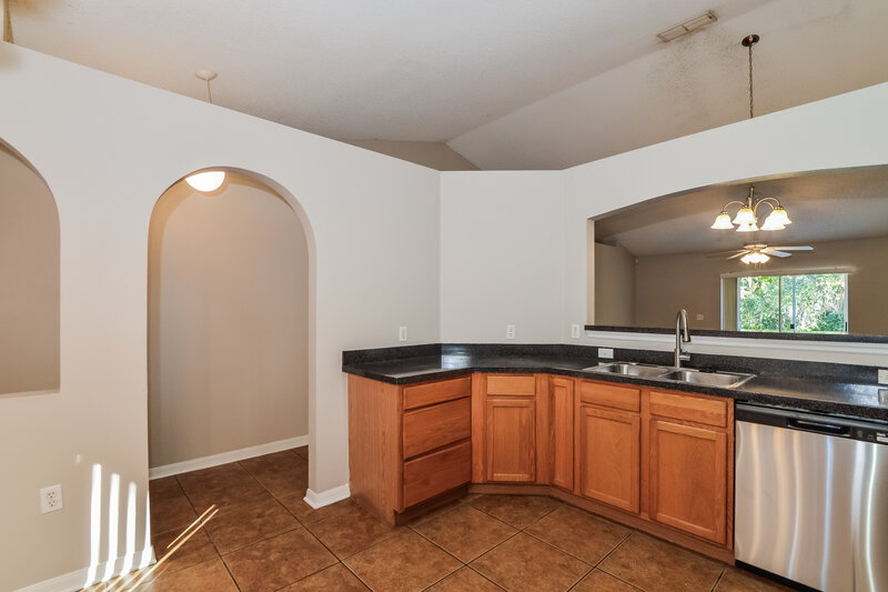 1,740/Mo, 499 Katherwood Ct Deltona, FL 32738 Kitchen View 2