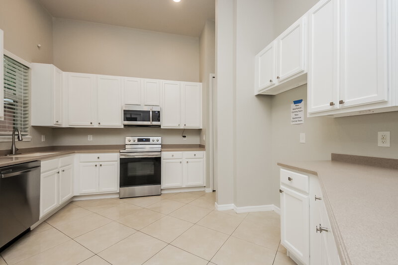 2,270/Mo, 1018 Costa Mesa Ln Kissimmee, FL 34744 Kitchen View 2