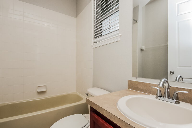2,270/Mo, 1018 Costa Mesa Ln Kissimmee, FL 34744 Bathroom View
