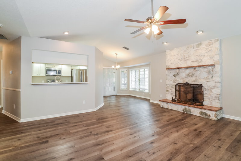 2,275/Mo, 20507 Maxim Pkwy Orlando, FL 32833 Living Room View