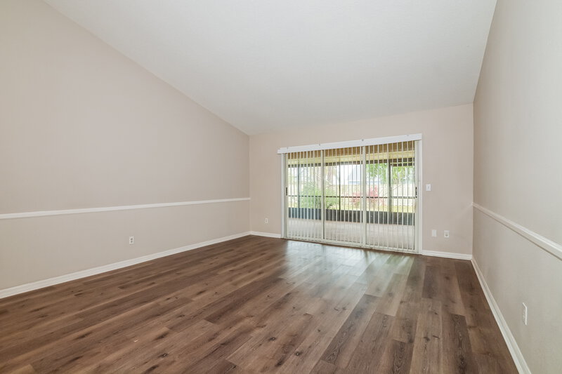 2,275/Mo, 20507 Maxim Pkwy Orlando, FL 32833 Living Room View 2