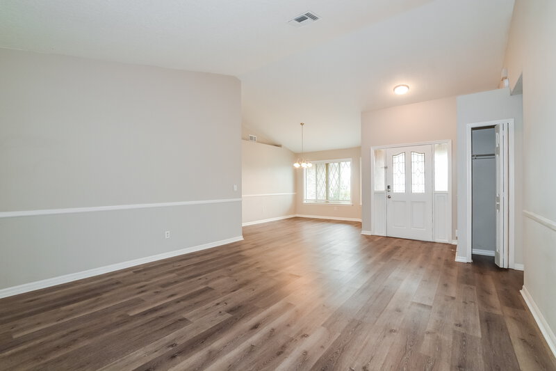 2,275/Mo, 20507 Maxim Pkwy Orlando, FL 32833 Living Room View 3