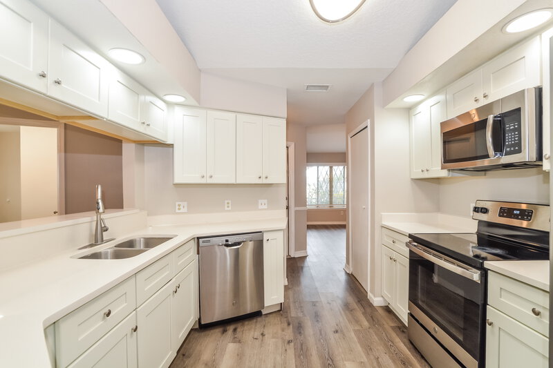 2,275/Mo, 20507 Maxim Pkwy Orlando, FL 32833 Kitchen View