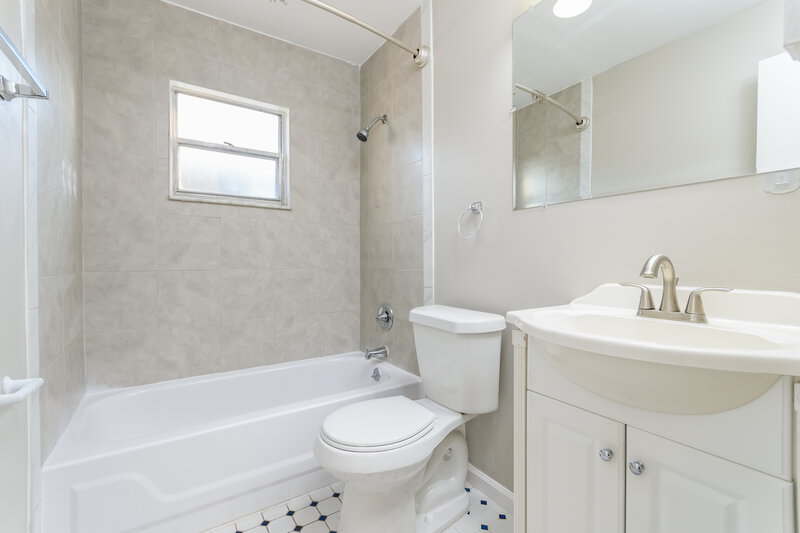 2,750/Mo, 12019 Uracus St Orlando, FL 32837 Bathroom View