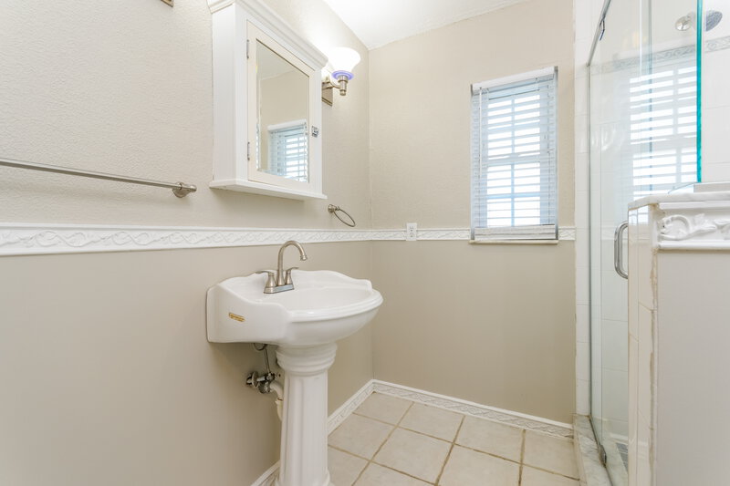 2,750/Mo, 12019 Uracus St Orlando, FL 32837 Bathroom View 2