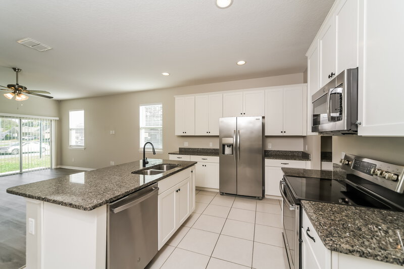 1,985/Mo, 2181 Grasmere View Pkwy N Kissimmee, FL 34746 Kitchen View