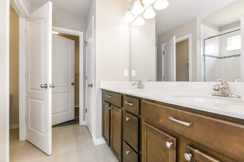 2,545/Mo, 17373 Bracken Fern Ln Clermont, FL 34714 Main Bathroom View
