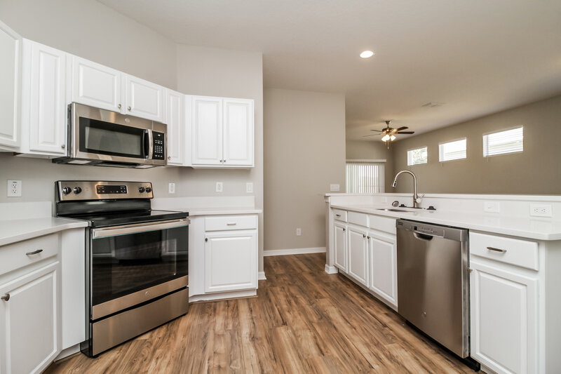 2,035/Mo, 1237 Kellogg Dr Tavares, FL 32778 Kitchen View 2