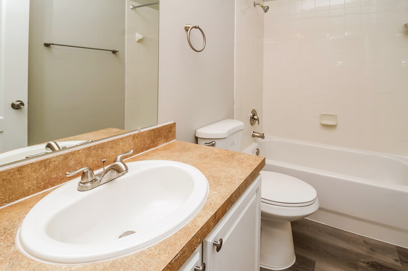 2,035/Mo, 1237 Kellogg Dr Tavares, FL 32778 Bathroom View