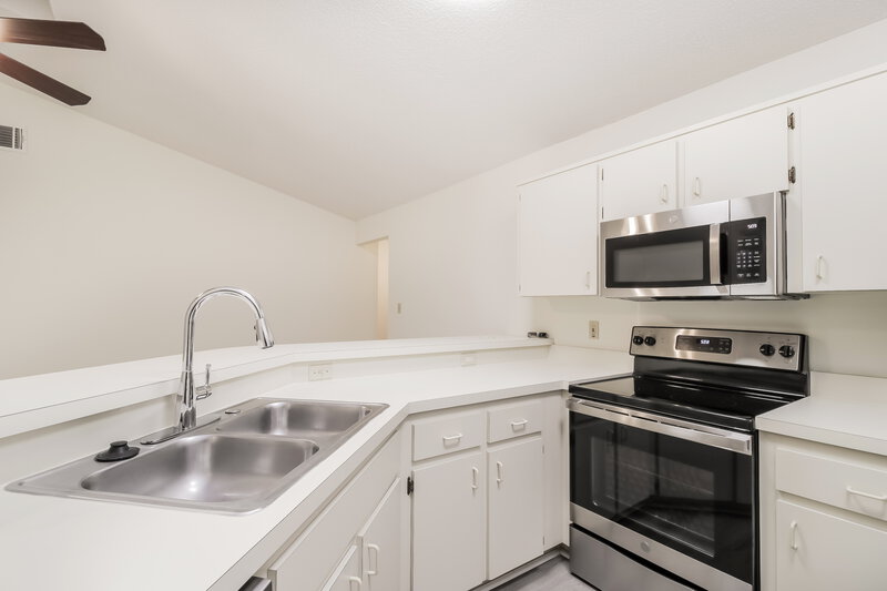 2,360/Mo, 3470 Paisley Cir Orlando, FL 32817 Kitchen View