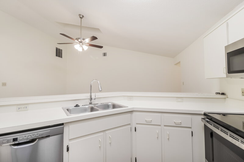 2,360/Mo, 3470 Paisley Cir Orlando, FL 32817 Kitchen View 2