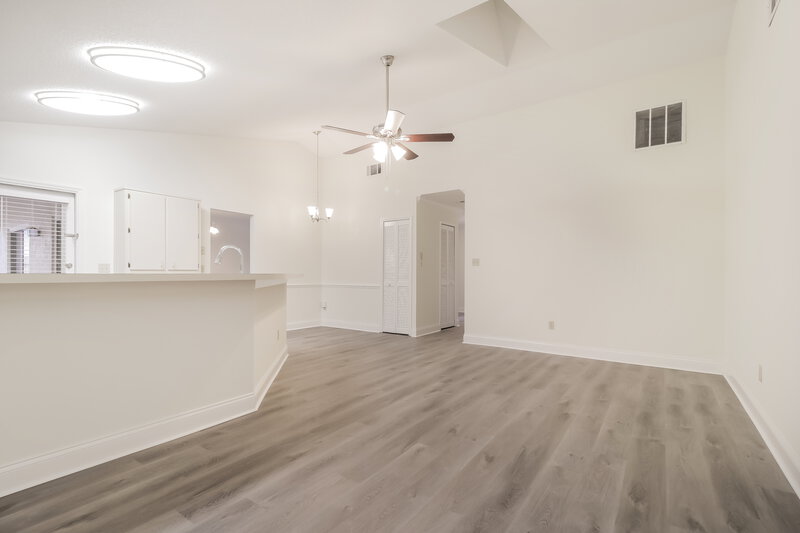 2,360/Mo, 3470 Paisley Cir Orlando, FL 32817 Family Room View 2