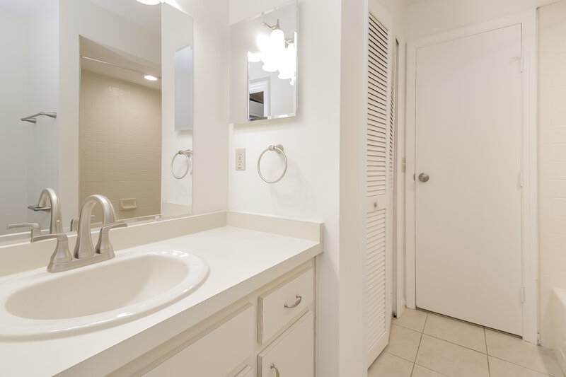 2,360/Mo, 3470 Paisley Cir Orlando, FL 32817 Bathroom View