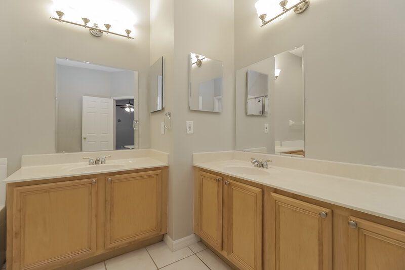 2,805/Mo, 14512 Kristenright Ln Orlando, FL 32826 Main Bathroom View