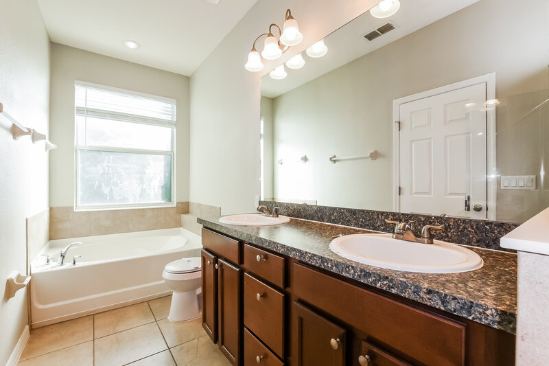 2,715/Mo, 7363 Azalea Cove Cir Orlando, FL 32807 Main Bathroom View