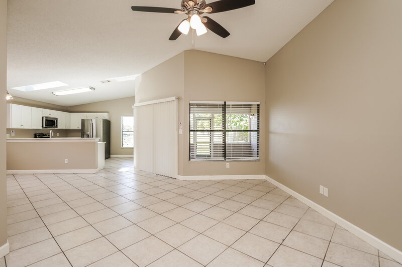 3,710/Mo, 3422 Burlington Dr Orlando, FL 32837 Living Room View 2